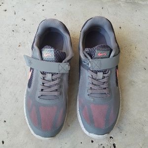 Unisex Nike Flyease Sneakers size 4.5Y